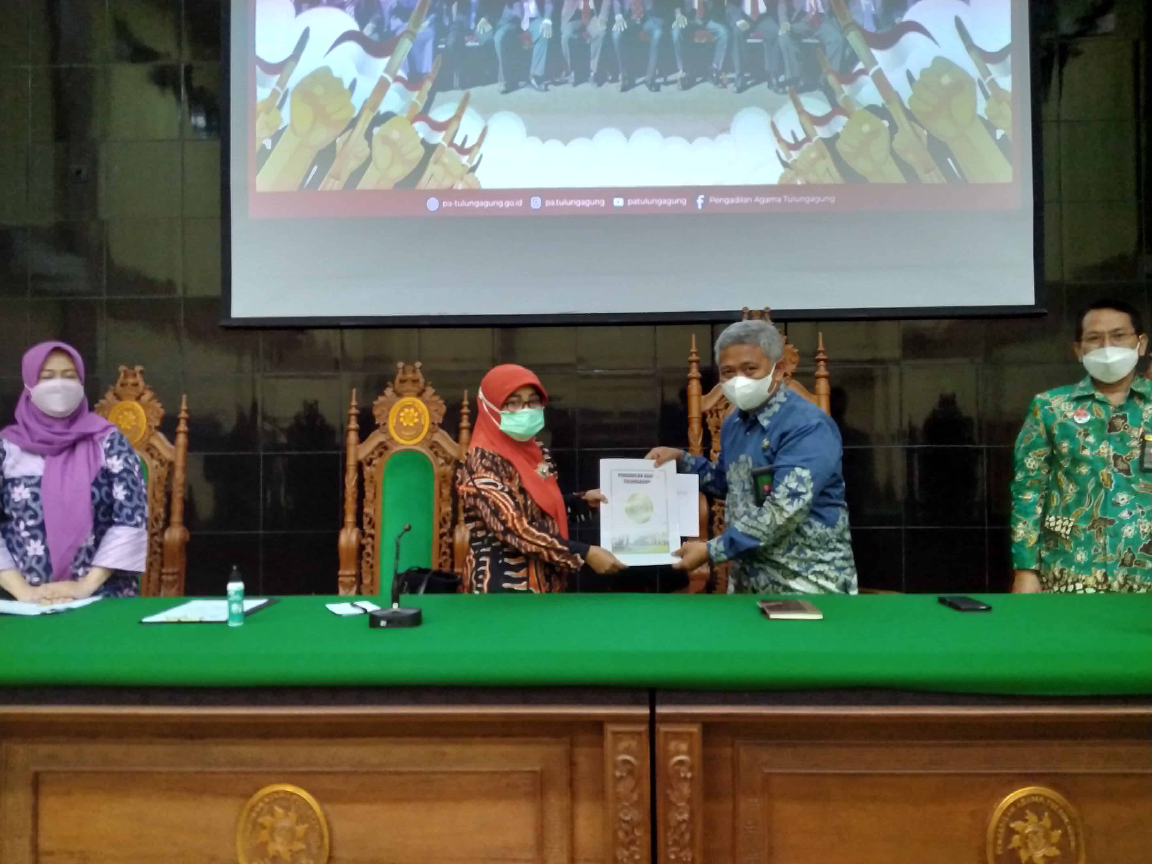 12 11 closing meeting 1