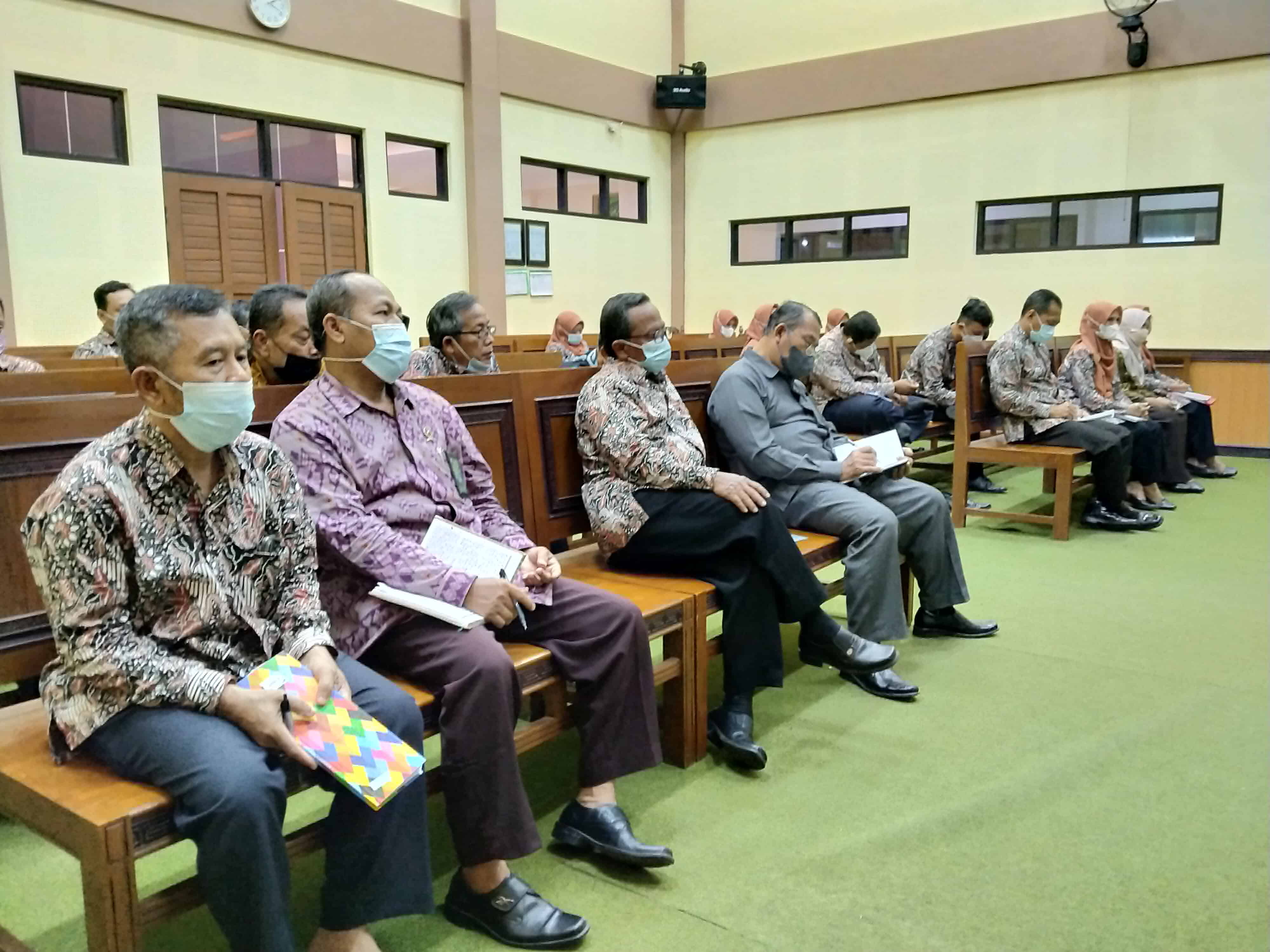 12 11 closing meeting 3