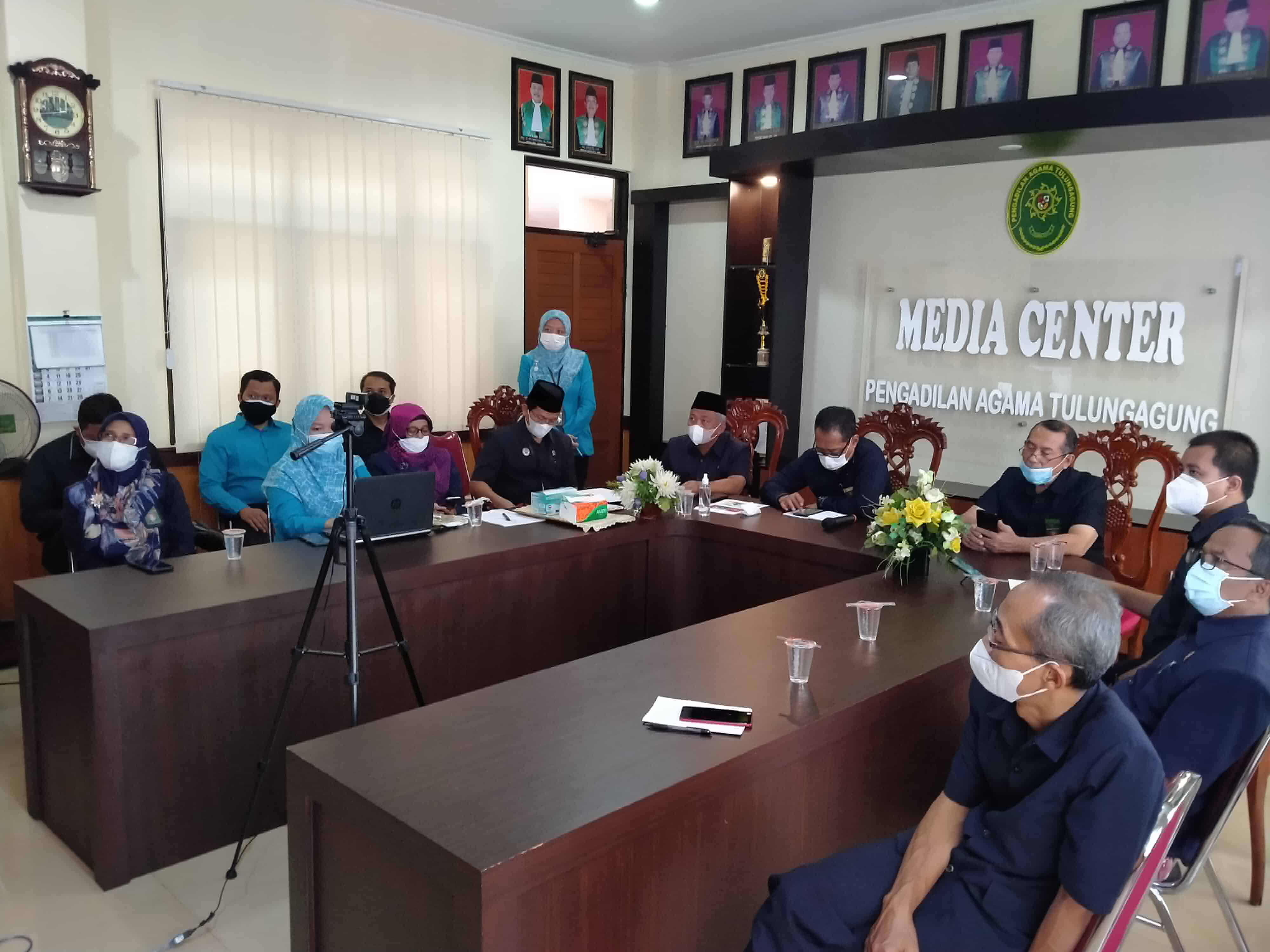 12 8 2021 Latihan Presentasi Zi 2